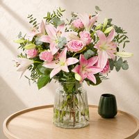 Rose and Lily Bouquet - Hiking review and price