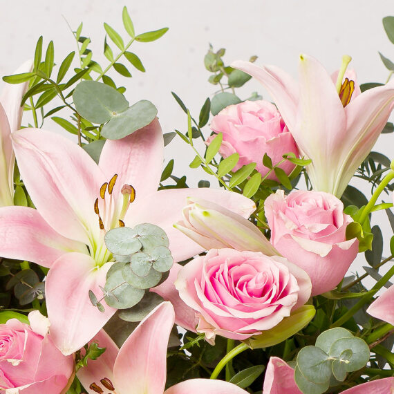 Rose and Lily Bouquet - Hiking review and price