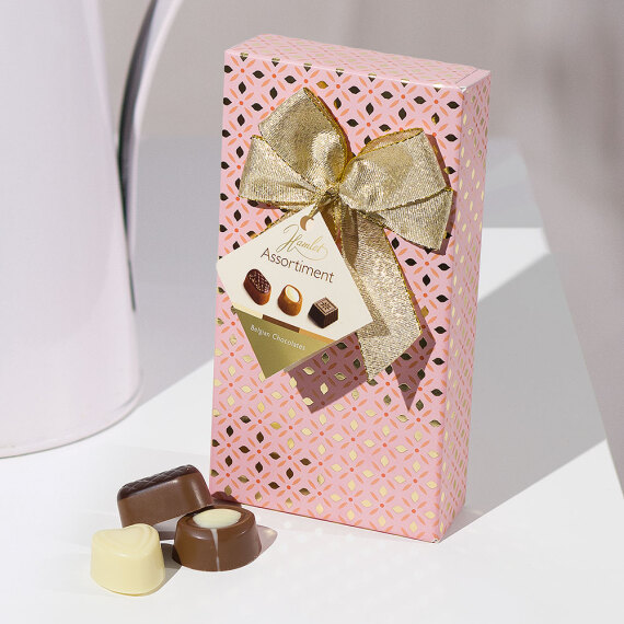 Birthday Blooms & Chocolat - Hiking review and price