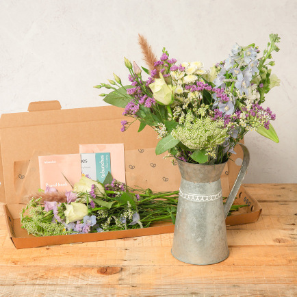 Letterbox Monthly Flower Gift - Hiking review and price